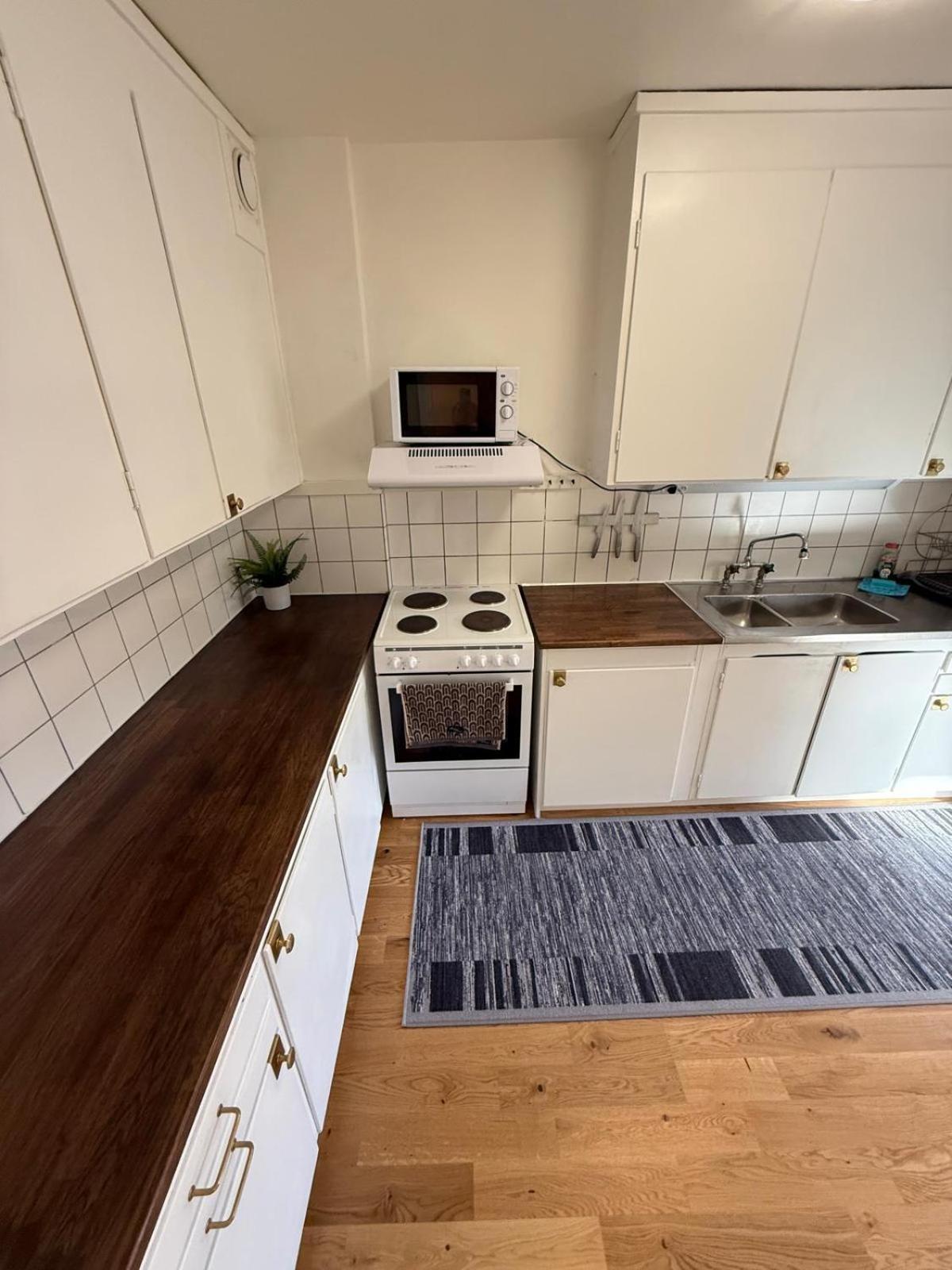 Spacious Near The Subway