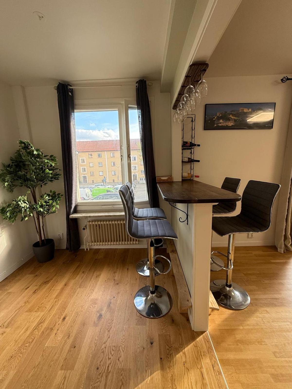 Spacious Near The Subway *