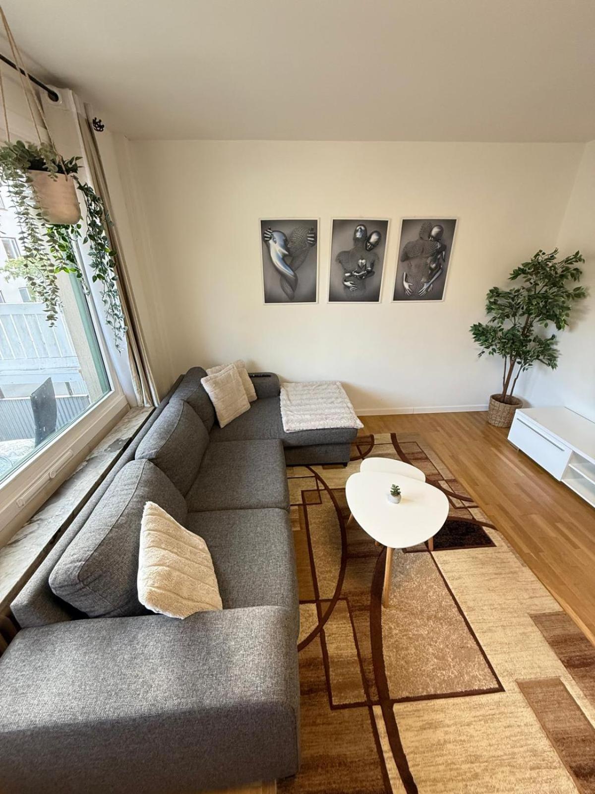 Spacious Near The Subway Leilighet