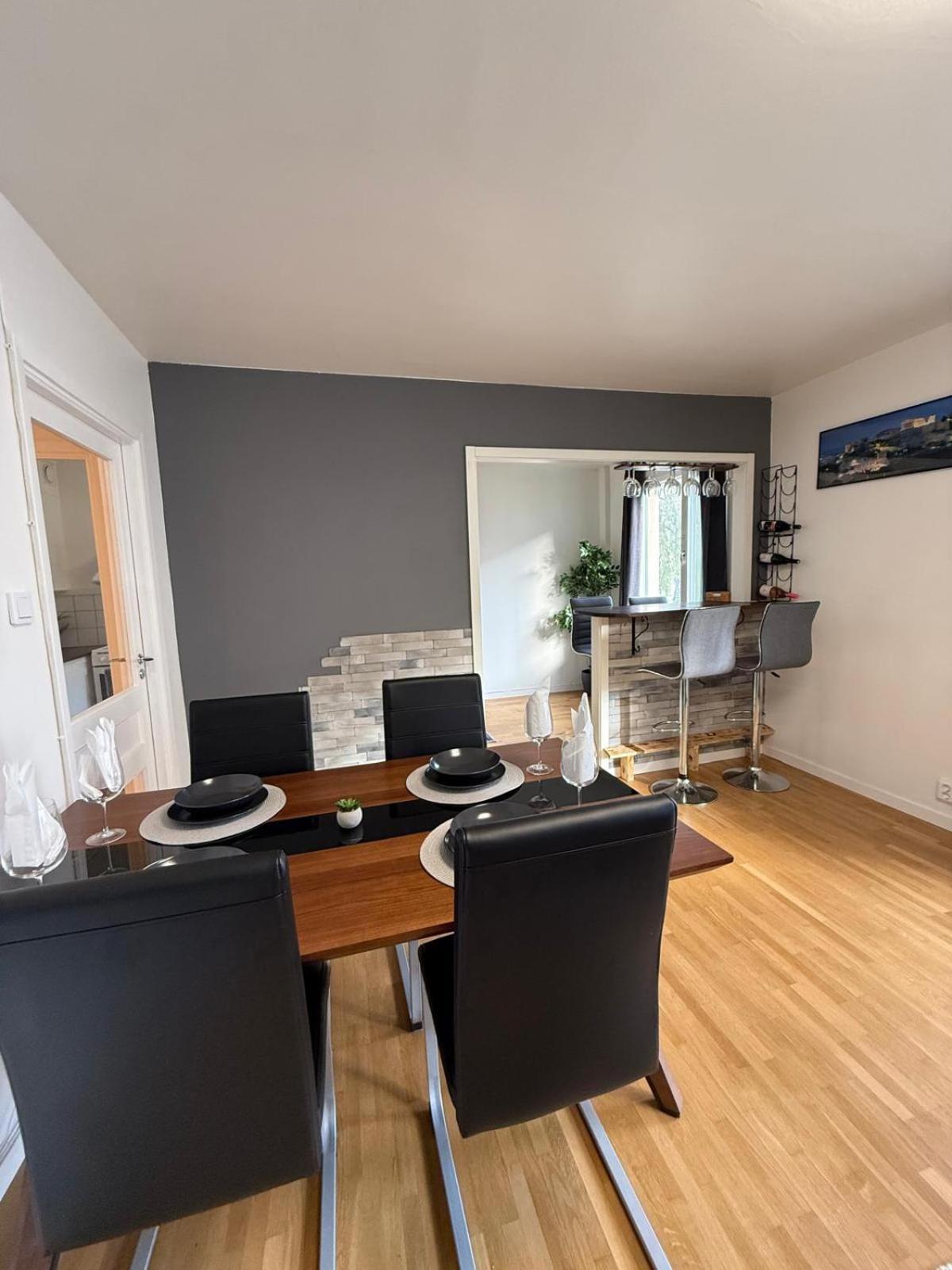 Spacious Near The Subway Huoneisto