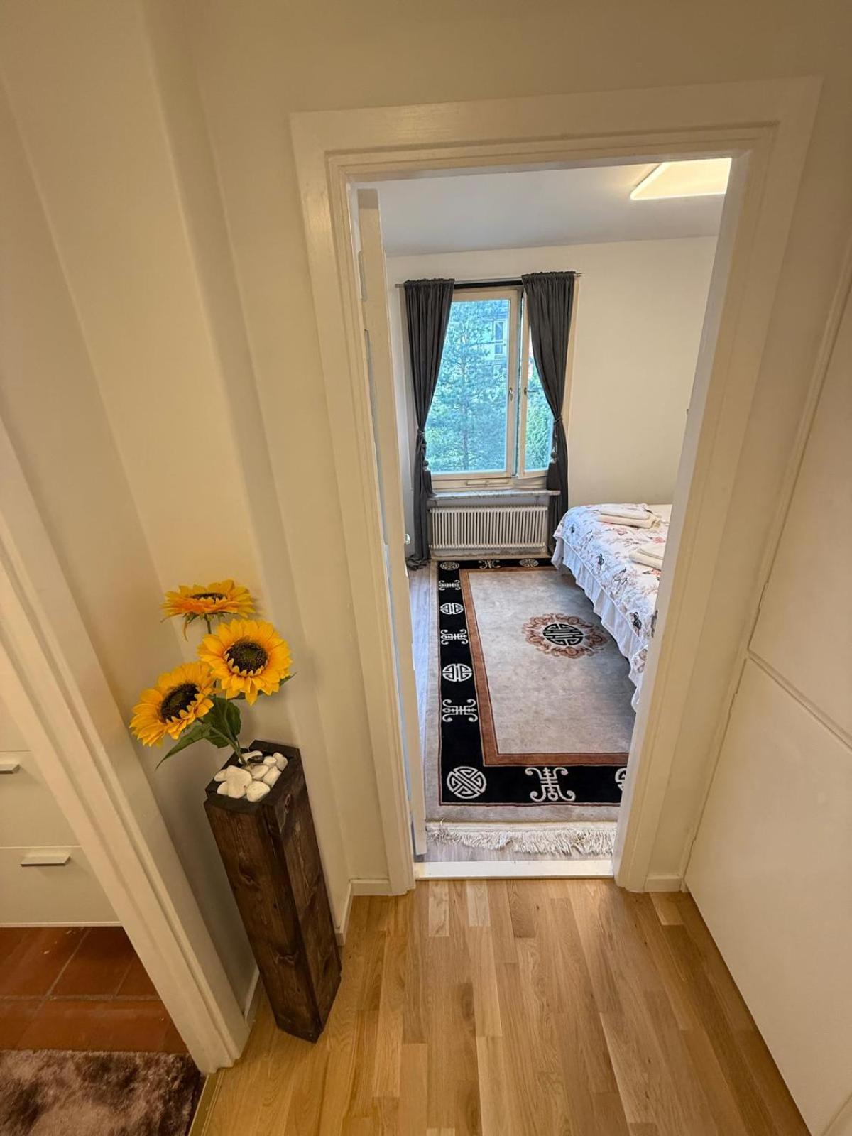 Huoneisto Spacious Near The Subway *