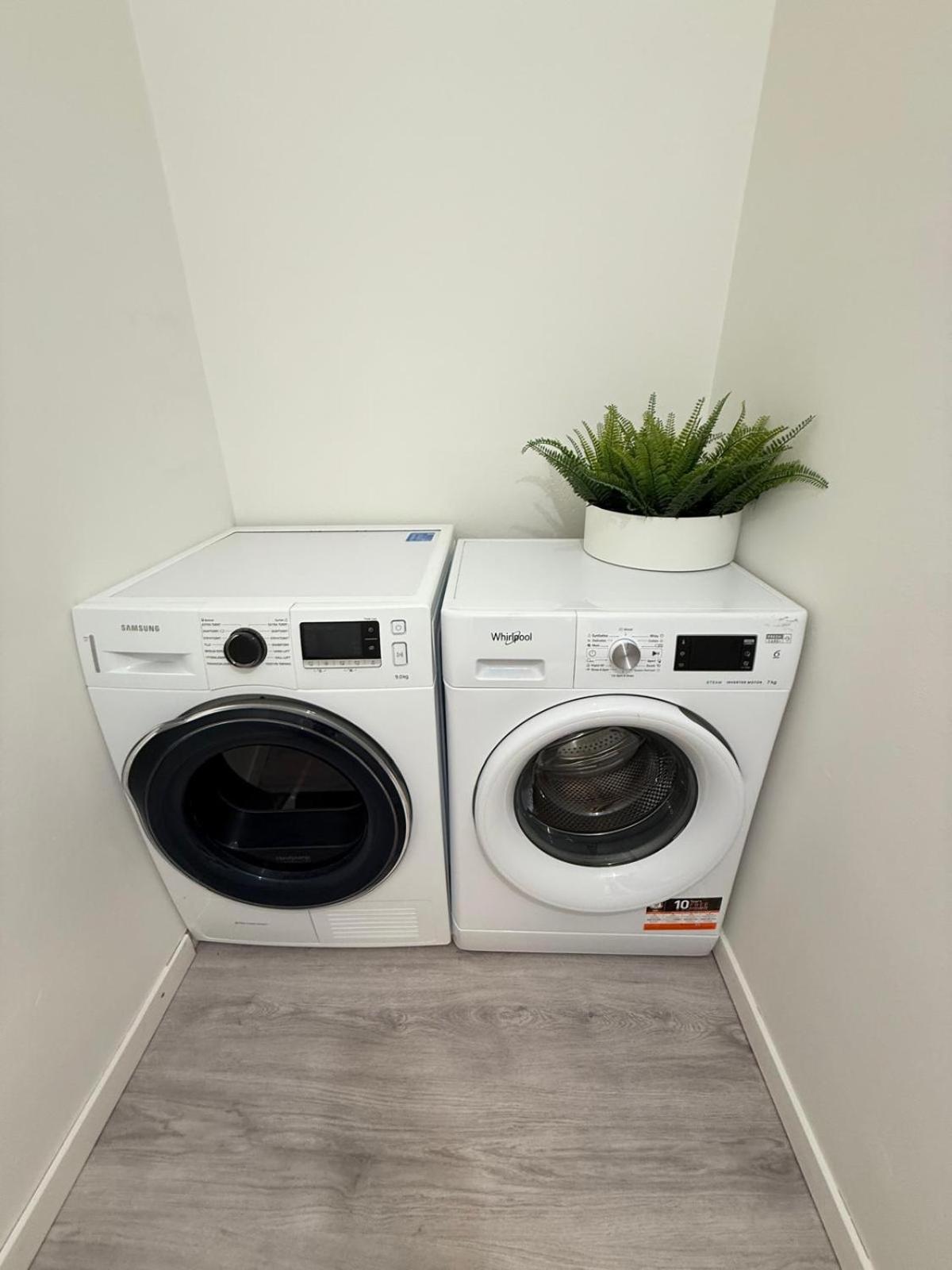 Spacious Near The Subway Huoneisto