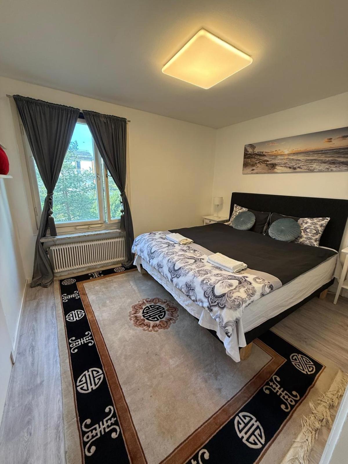 Huoneisto Spacious Near The Subway Tukholma